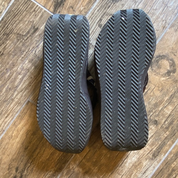 Volatile Flipflops - Picture 6 of 7